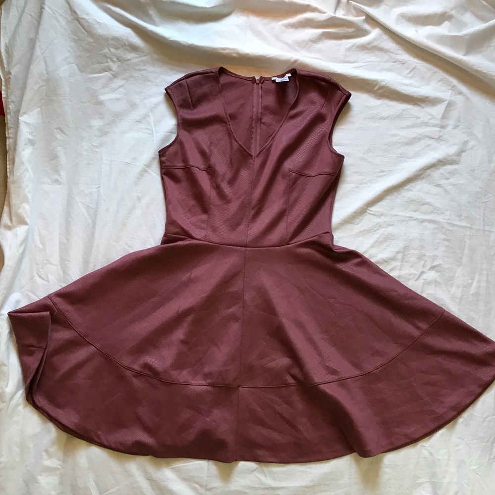 Maroon dress: Fit and flare